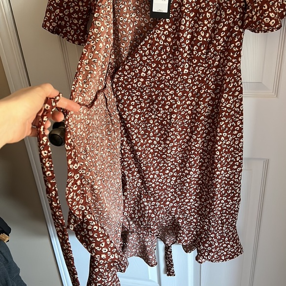 New women’s dress - Picture 6 of 8